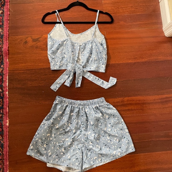 Floral Set - Picture 2 of 2